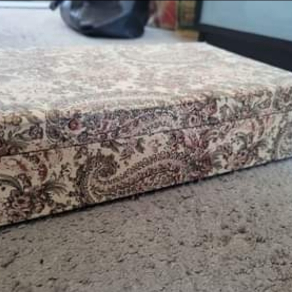 Box - Picture 2 of 4